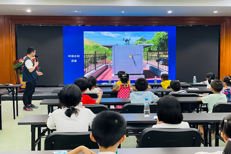 亲子研学活动 | 探索无人机科技，换个角度看世界！