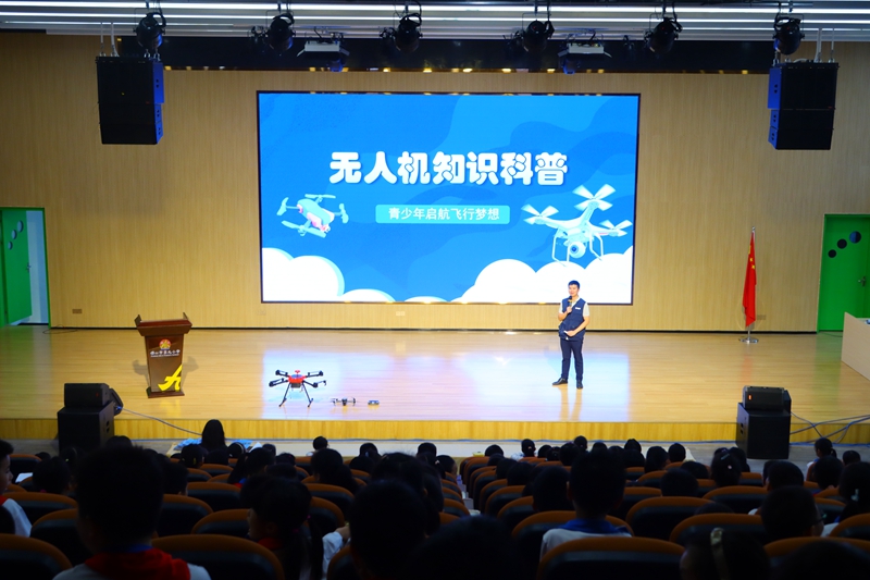 无人机“飞”进校园，让学生科技梦插上旋翼