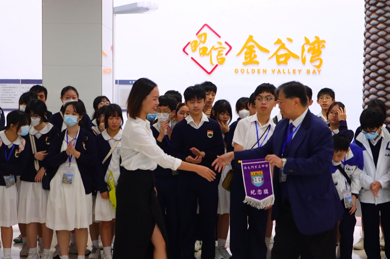 香港国际交流基金会、香港南屯门官立中学到访世寰智能